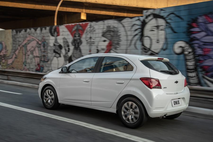  Chevrolet Onix Joy 2019 года  (фото 2 из 6)
